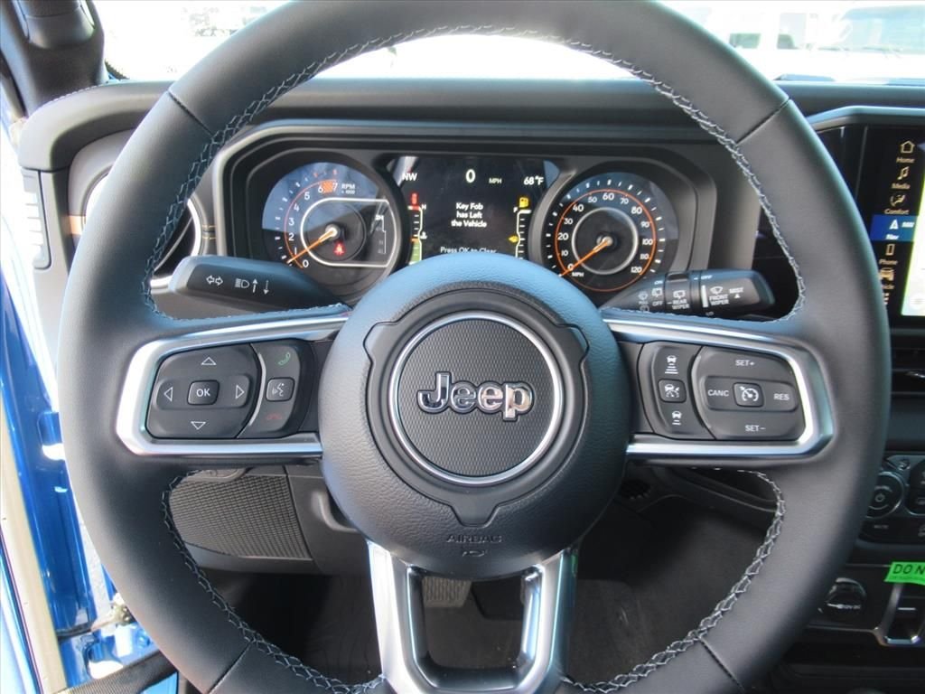 New 2026 Hydro Blue Pearl-Coat Exterior Paint Jeep Sahara image 22