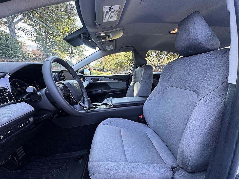 Certified Used 2025 Ice Toyota LE image 10