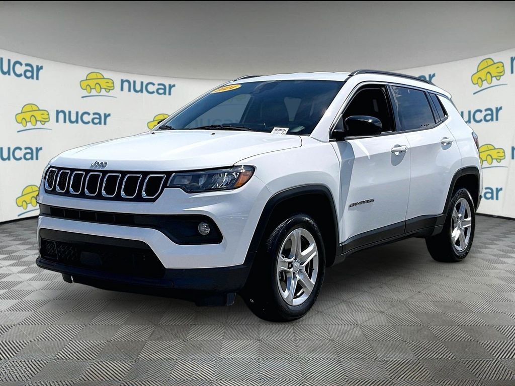 Used 2024 White Jeep Latitude image 3