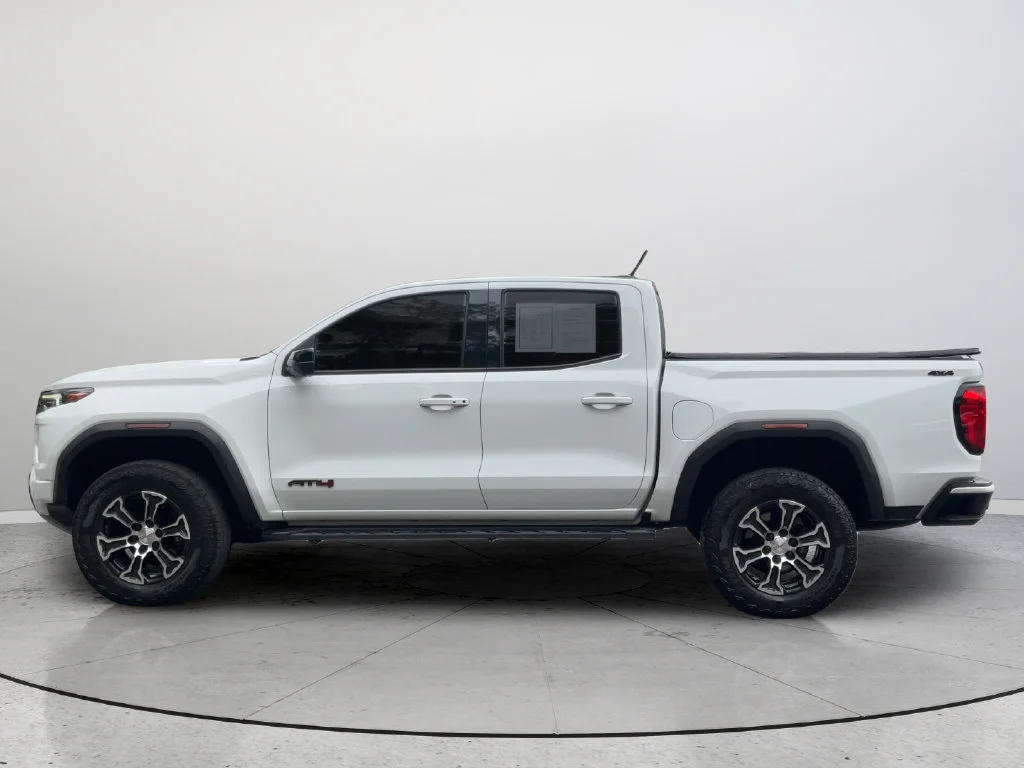 2024 GMC Canyon AT4 - Photo 9