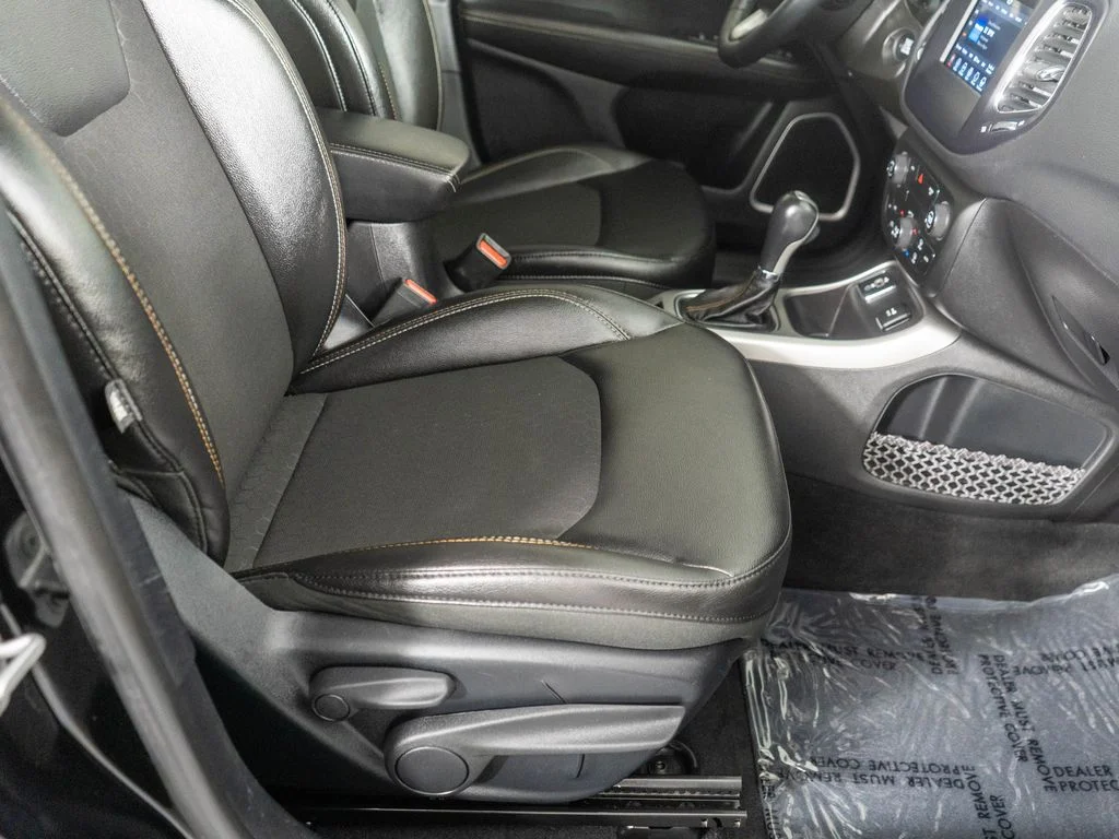 Used 2018 Black Jeep Latitude image 8