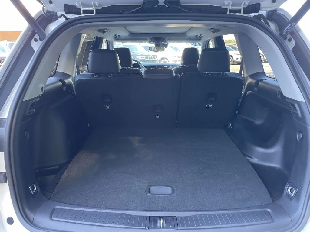 Used 2023 White Jeep Limited image 45