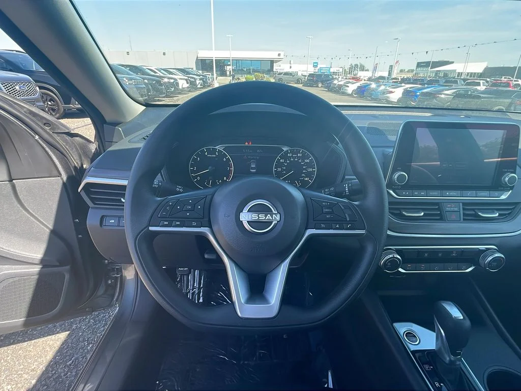 2025 Nissan Altima SV - Photo 15