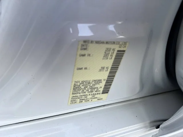 Used 2014 White Nissan 2.5 S image 32