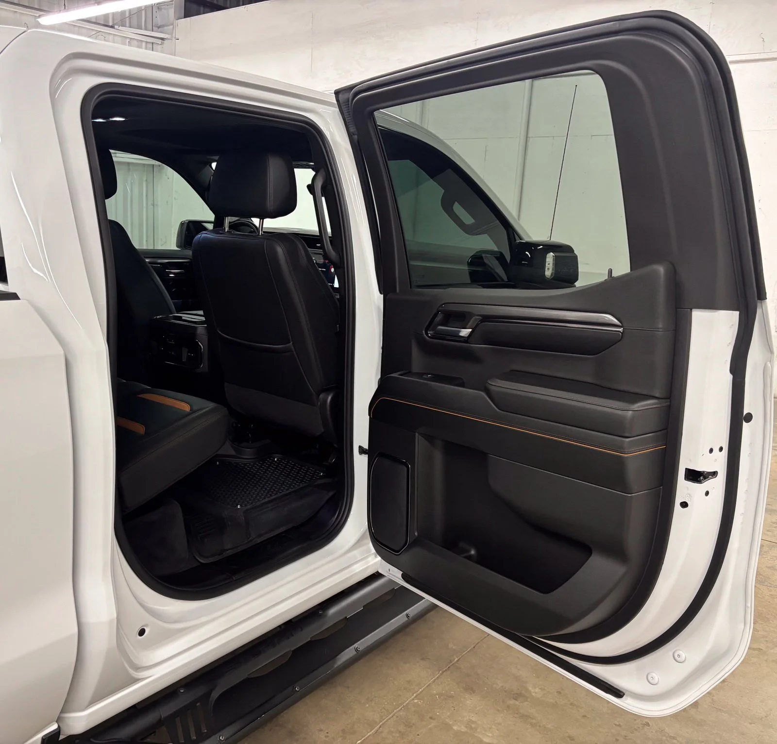 Used 2024 White GMC AT4 image 19