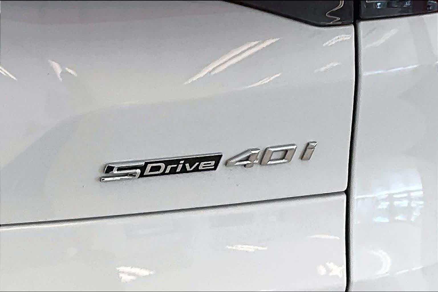 Used 2026 Alpine White BMW sDrive40i image 9
