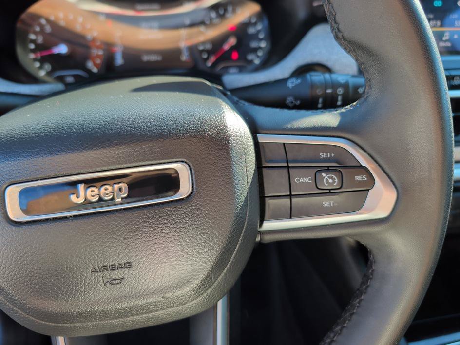 Used 2024 Silver Zynith Metallic Clearcoat Jeep Latitude image 20