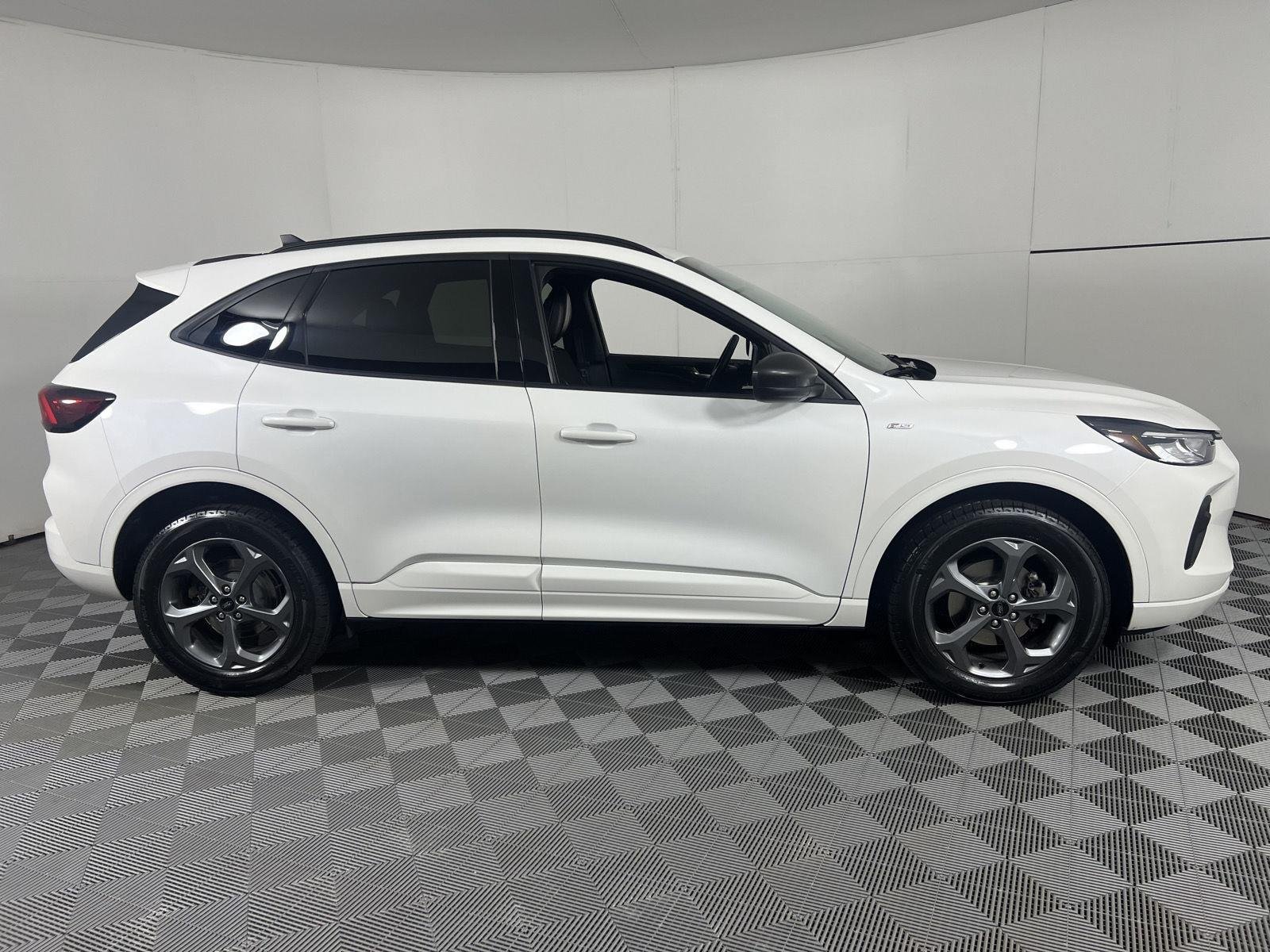 Used 2023 Star White Metallic Tri-Coat Ford ST-Line image 14