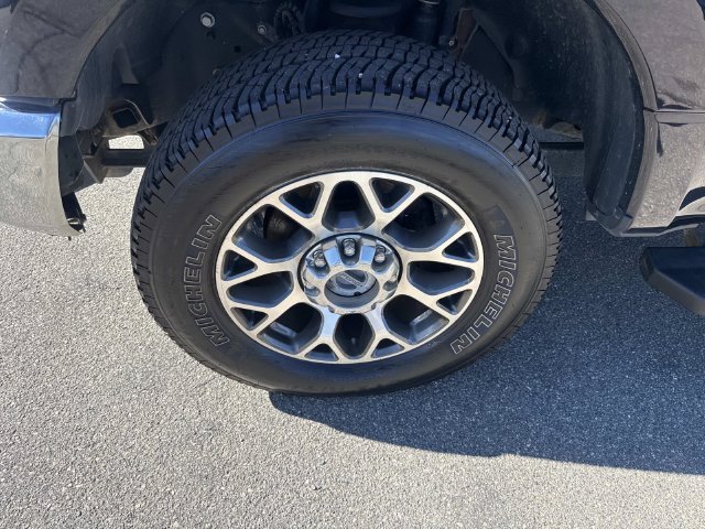 Used 2020 Black Metallic Ford Lariat image 9