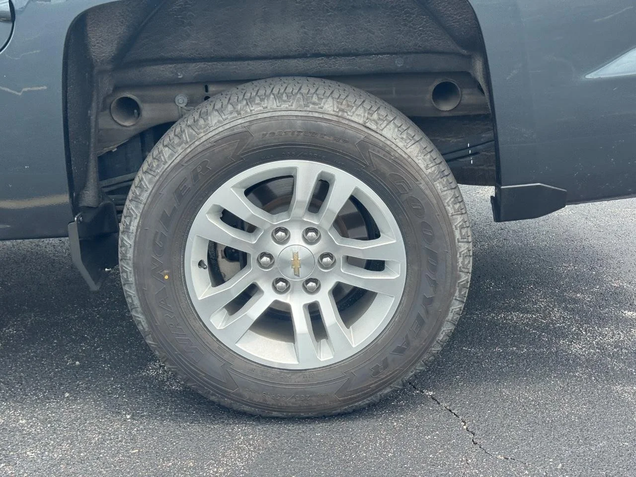Used 2018 Graphite Metallic Chevrolet LT image 8