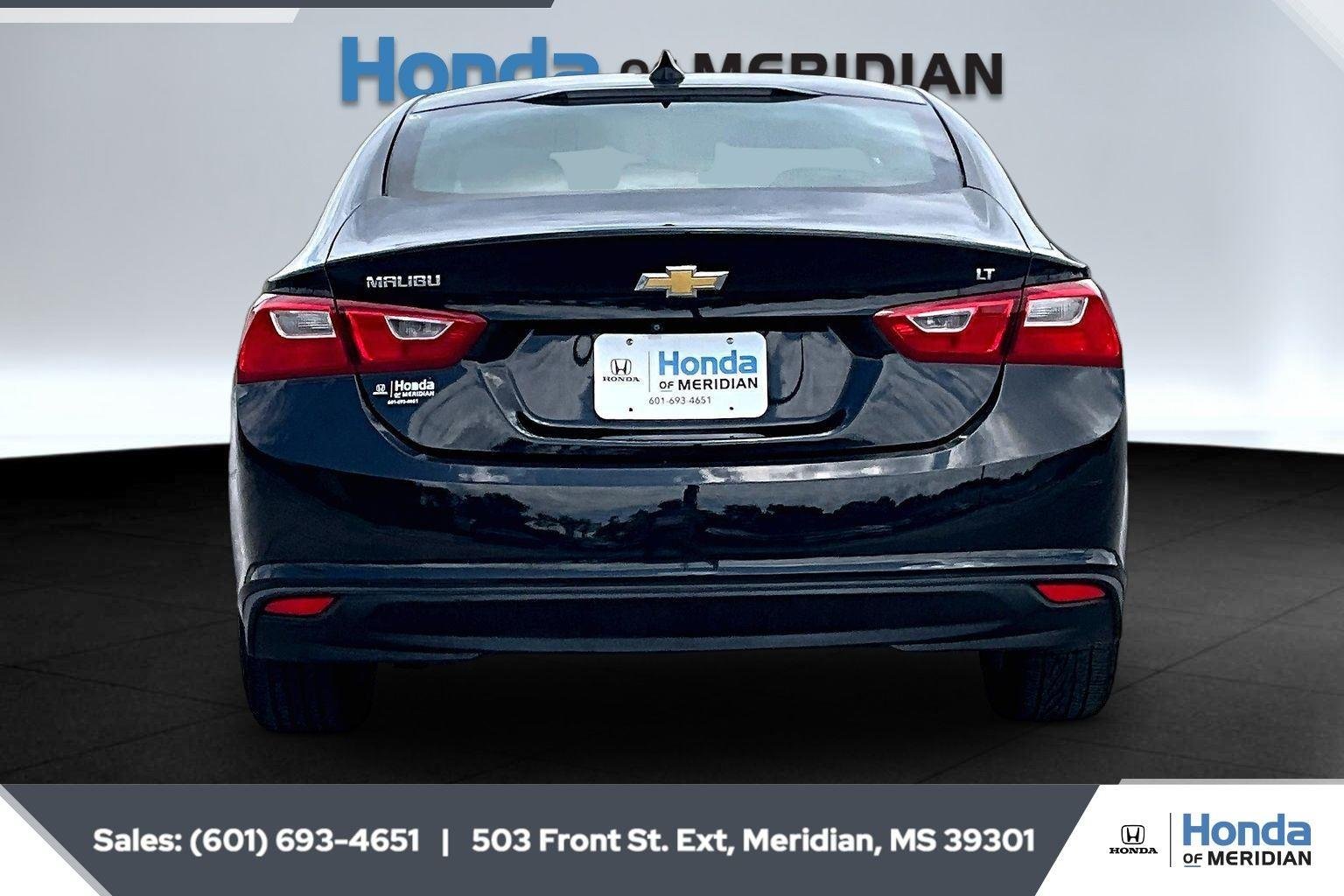 Used 2023 Mosaic Black Metallic Chevrolet LT image 4