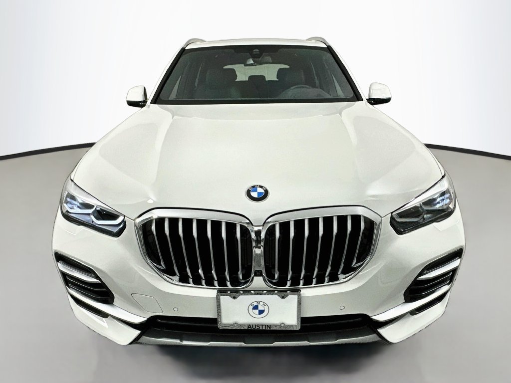 Certified Used 2023 Alpine White BMW xDrive40i image 2