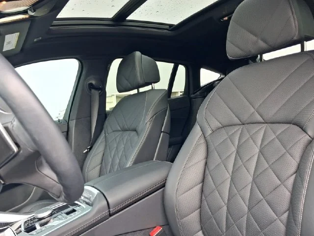 Used 2025 Gray BMW xDrive40i image 11