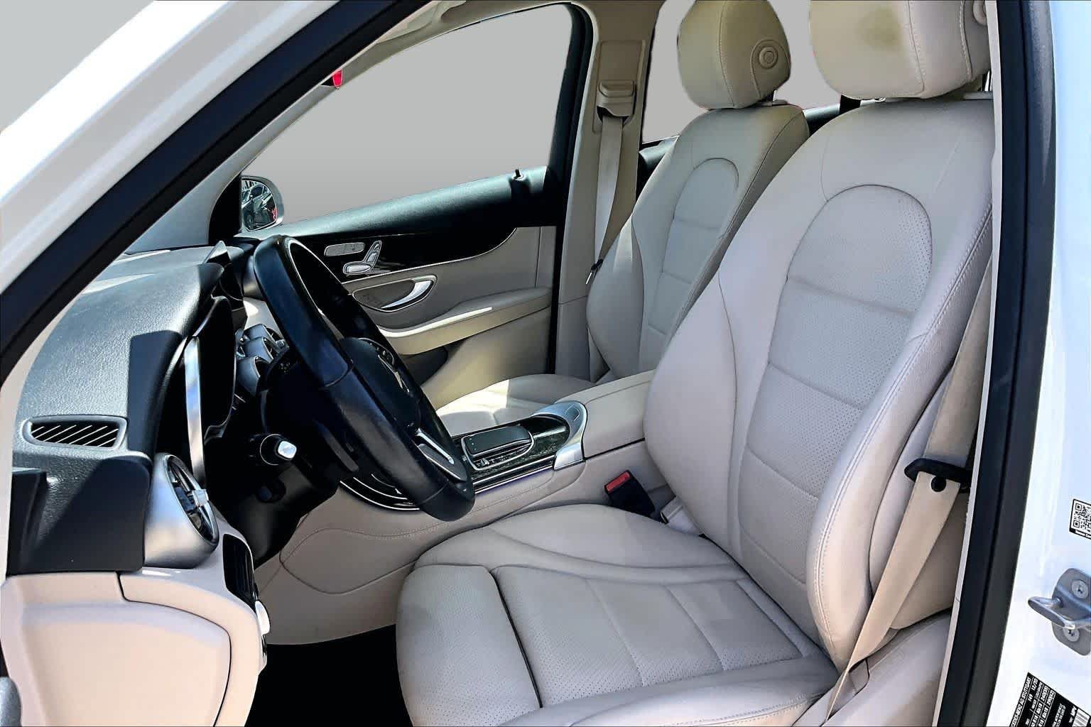 Used 2021 Polar White Mercedes-Benz GLC 300 image 8