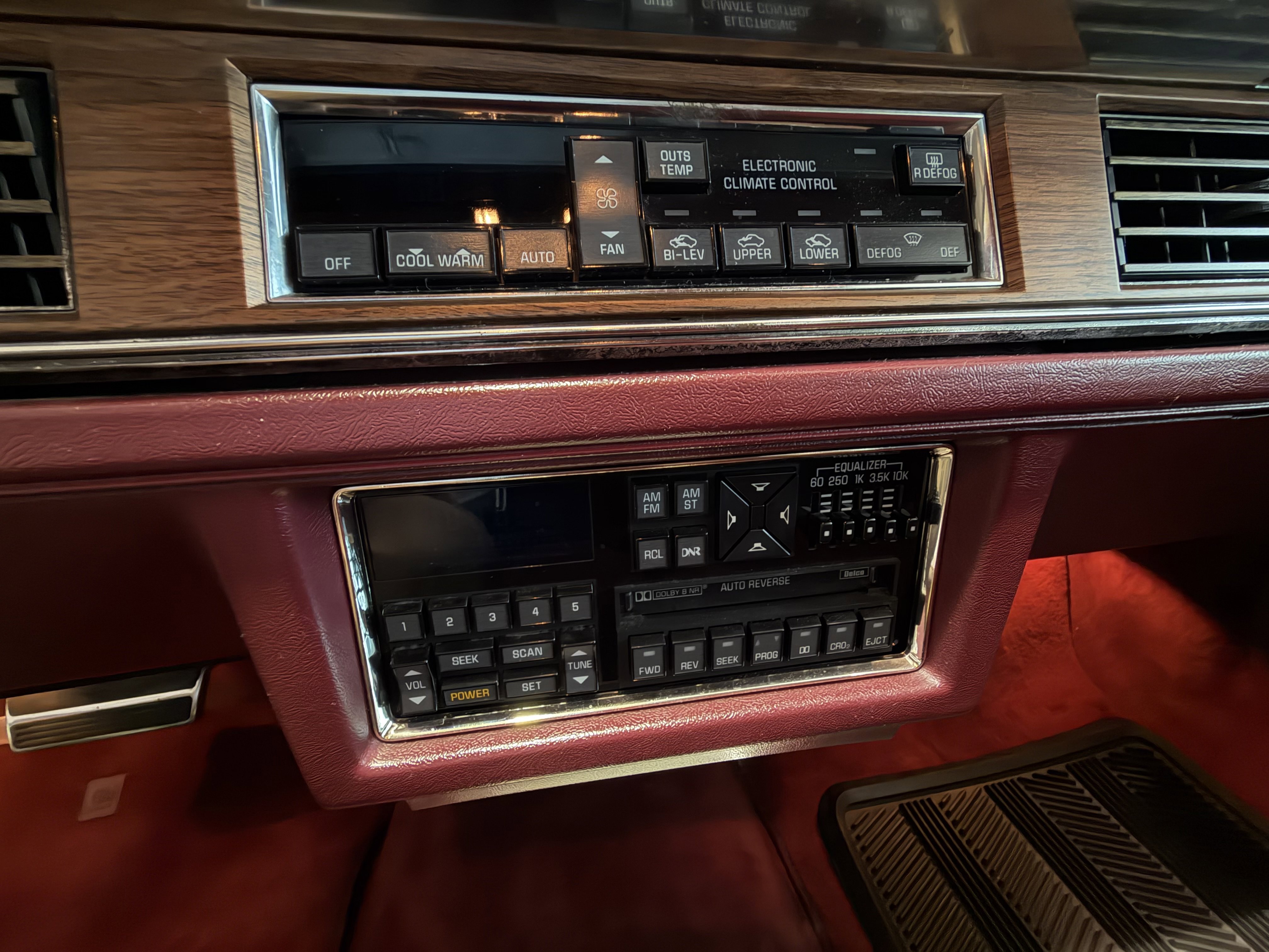 Used 1989 Burgandy Oldsmobile Regency Brougham image 16