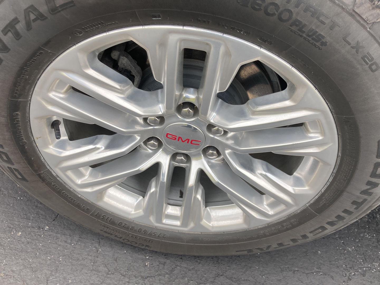 Used 2024 Summit White GMC SLE image 9
