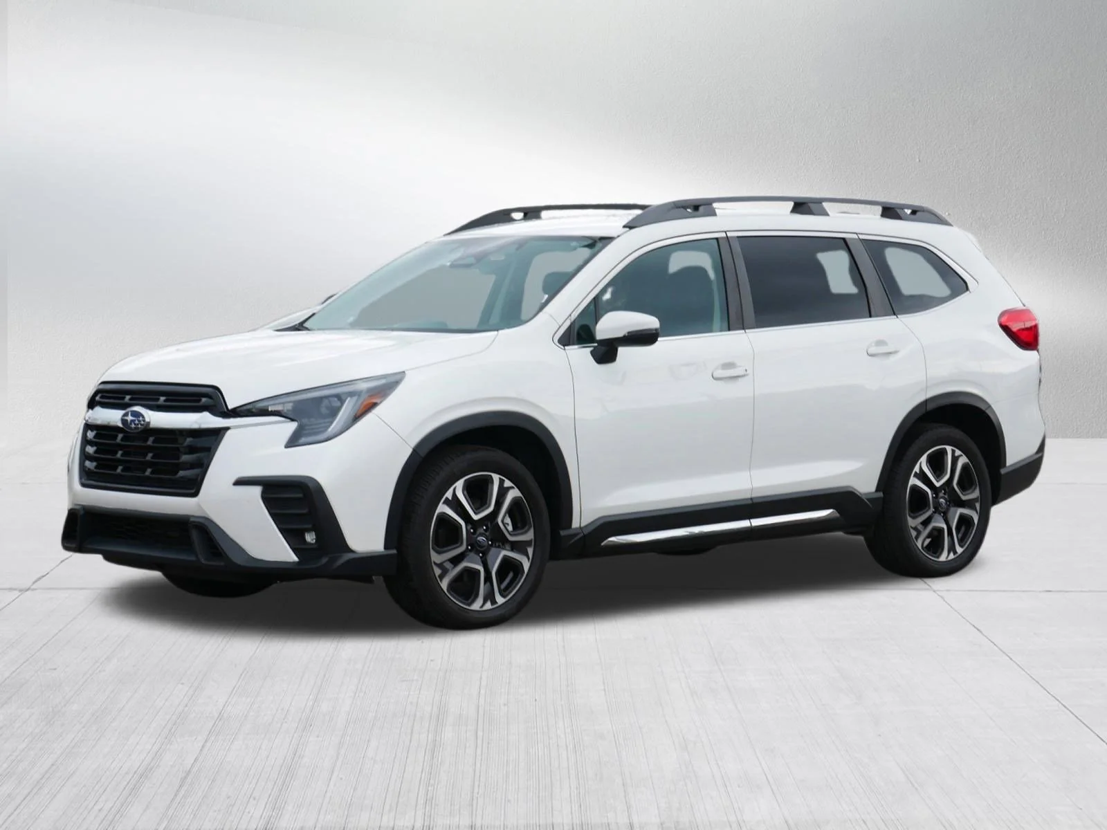 Used 2023 Crystal White Pearl Subaru Limited image 3