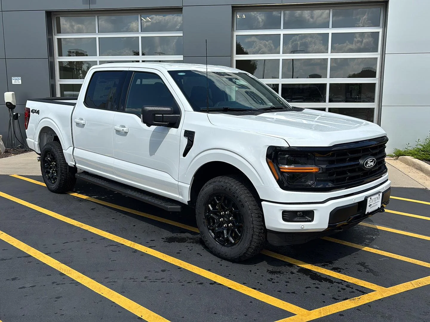 New 2026 Oxford White Ford XLT image 2