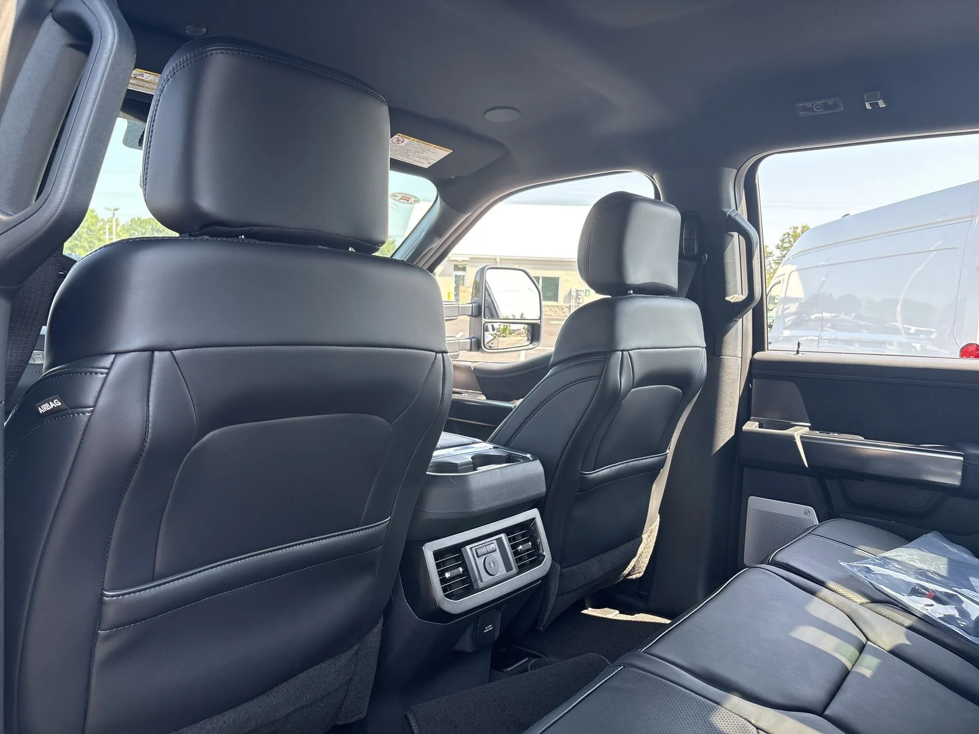2026 Ford F-250 Super Duty Platinum - Photo 17