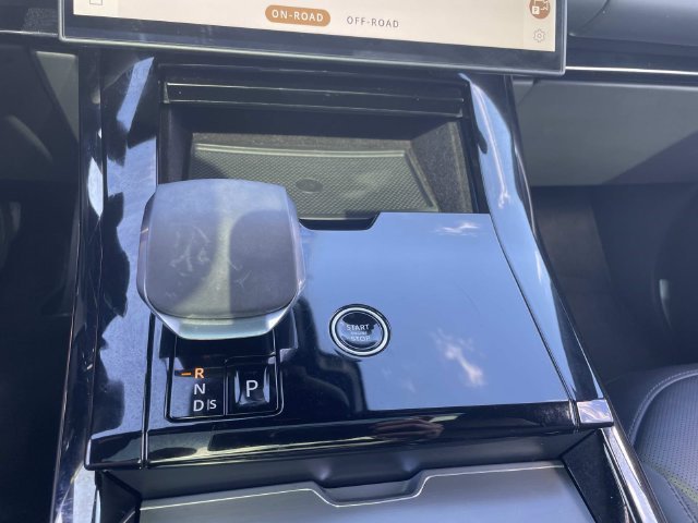 Used 2025 Silver Land Rover SE image 30