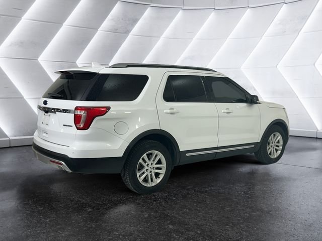 Used 2016 White Ford XLT image 4