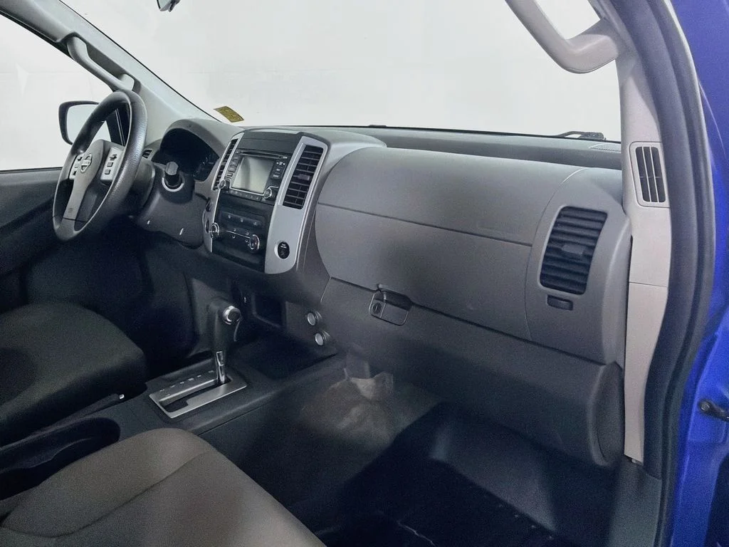 Used 2015 Blue Nissan S image 24