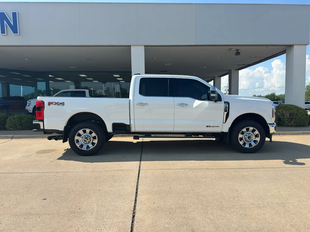 Used 2025 Star White Metallic Tri-Coat Ford LARIAT image 15