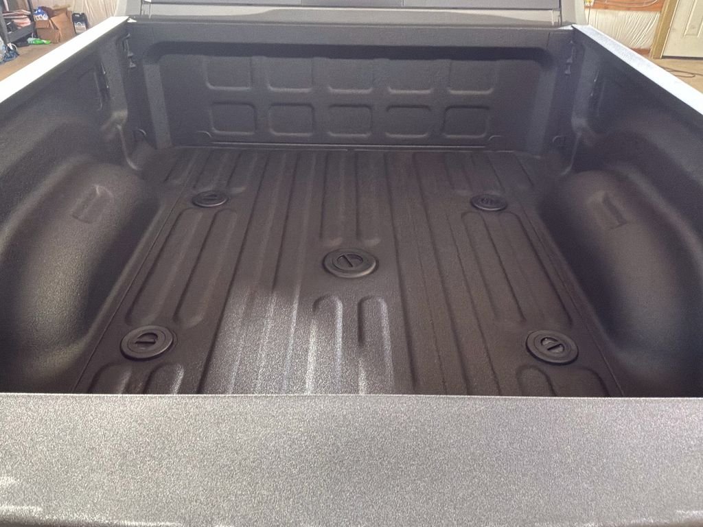 New 2027 Ceramic Gray Clear-Coat Exterior Paint RAM Laramie image 18