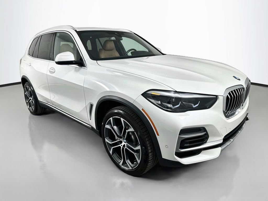 Certified Used 2023 Mineral White Metallic BMW xDrive40i image 3