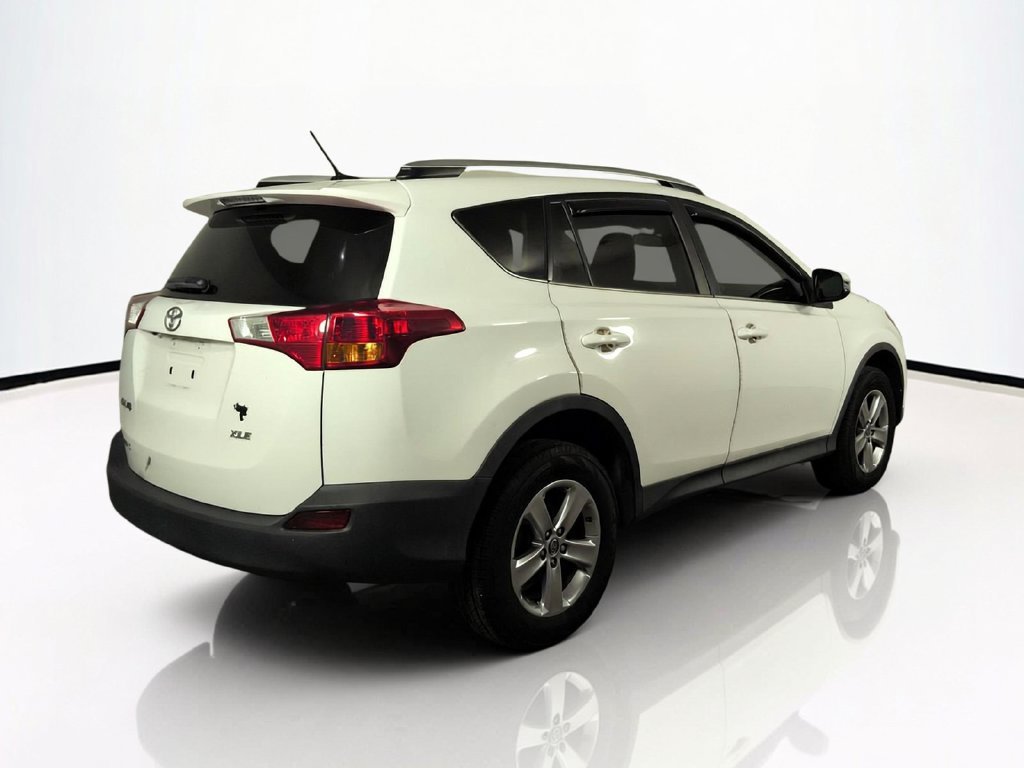 2015 Toyota RAV4 XLE - Photo 6
