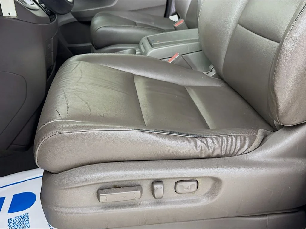 Used 2013 Silver Honda EX-L image 23
