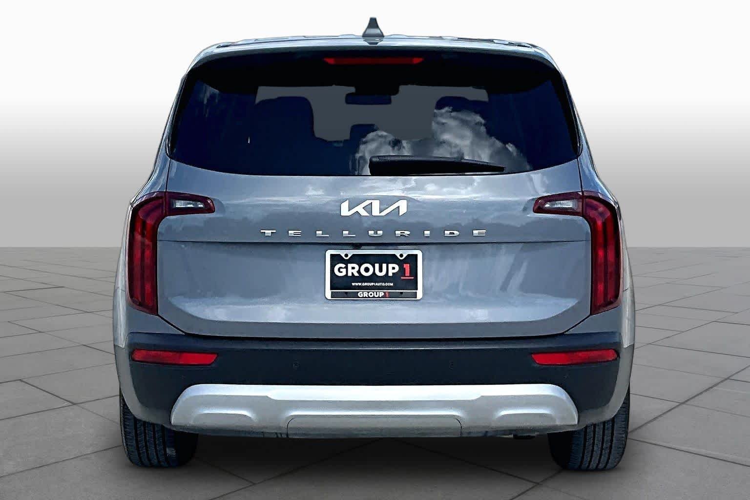 Used 2022 SILVER Kia LX image 5