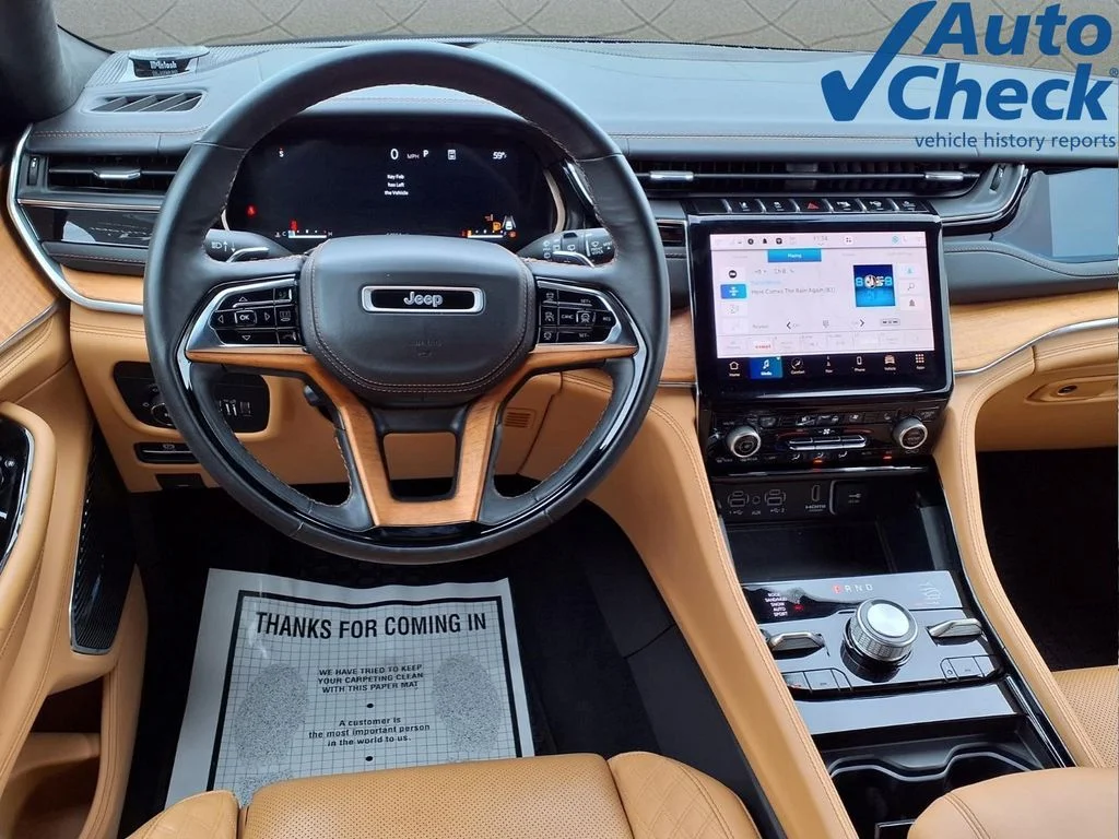 Used 2023 White/off-white Jeep Summit image 13