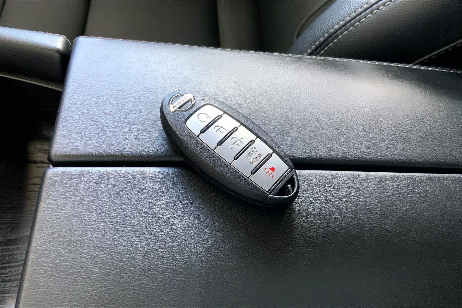 Used 2021 Brilliant Silver Metallic Nissan SL image 15