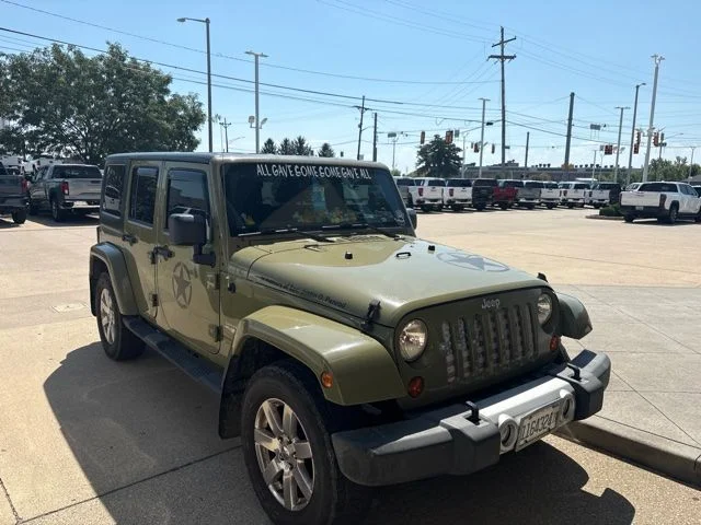 Used 2013 Green Jeep Unlimited Sahara image 2