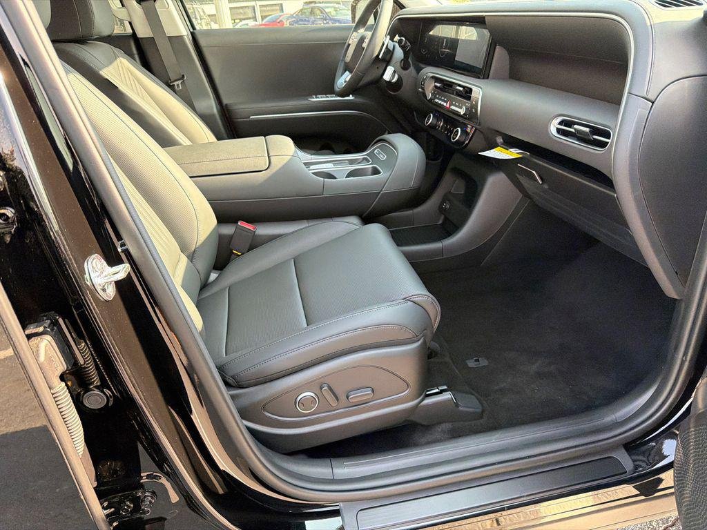 New 2026 Black Hyundai SEL Premium FWD image 13