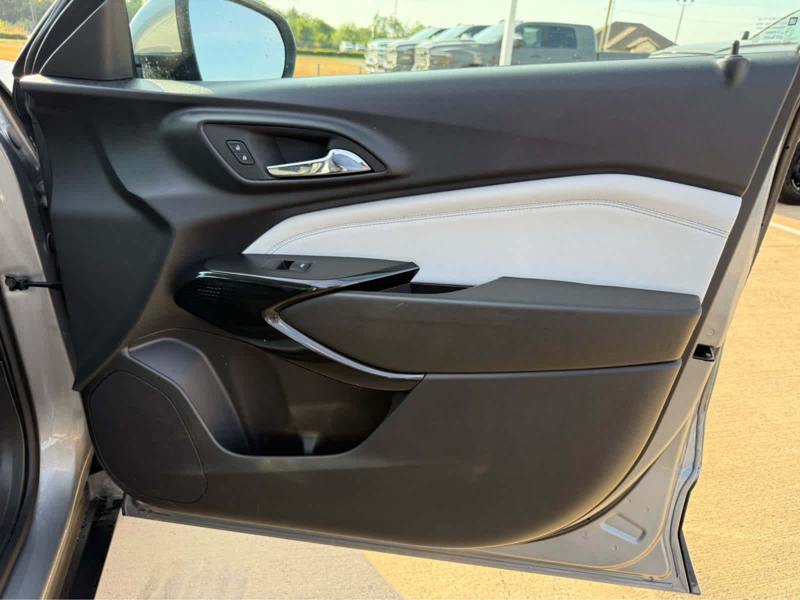 Used 2025 Sterling Gray Metallic Chevrolet LT image 17