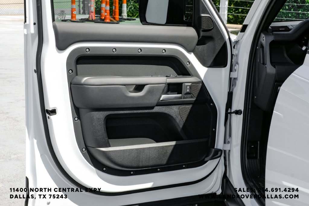 New 2026 Fuji White Land Rover X-Dynamic SE image 45