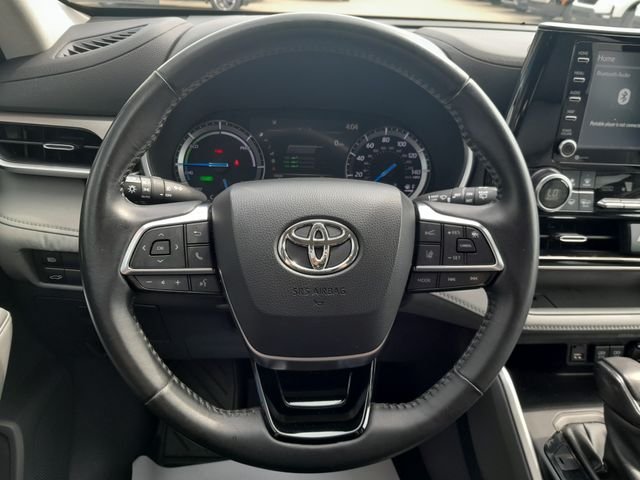 Used 2021  Toyota XLE image 13