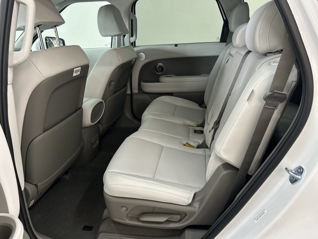 New 2026 White Pearl Hyundai SEL 8P image 16