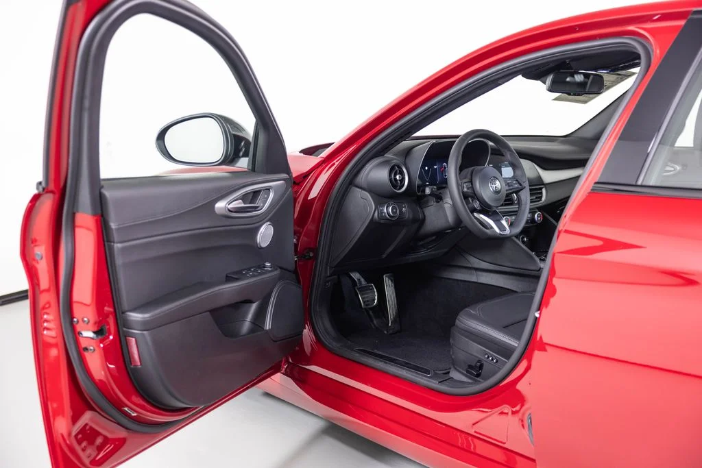 2026 Alfa Romeo Giulia Base - Photo 17