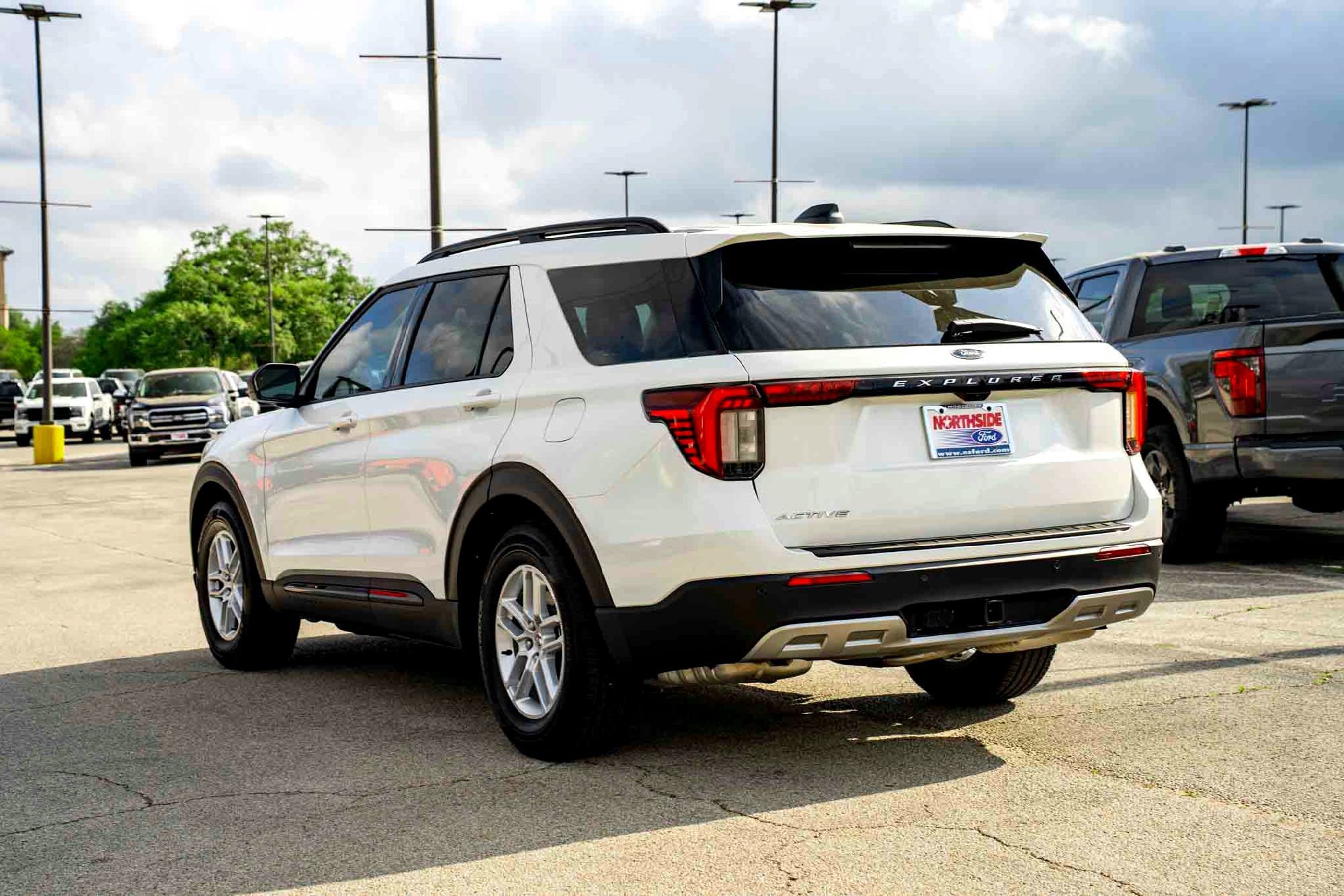 New 2026 Star White Metallic Tri-Coat Ford Active image 5