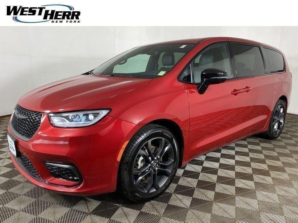 Used 2026 Red Hot Pearlcoat Chrysler Select image 24