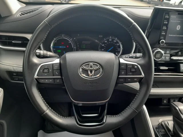 Used 2021  Toyota XLE image 13