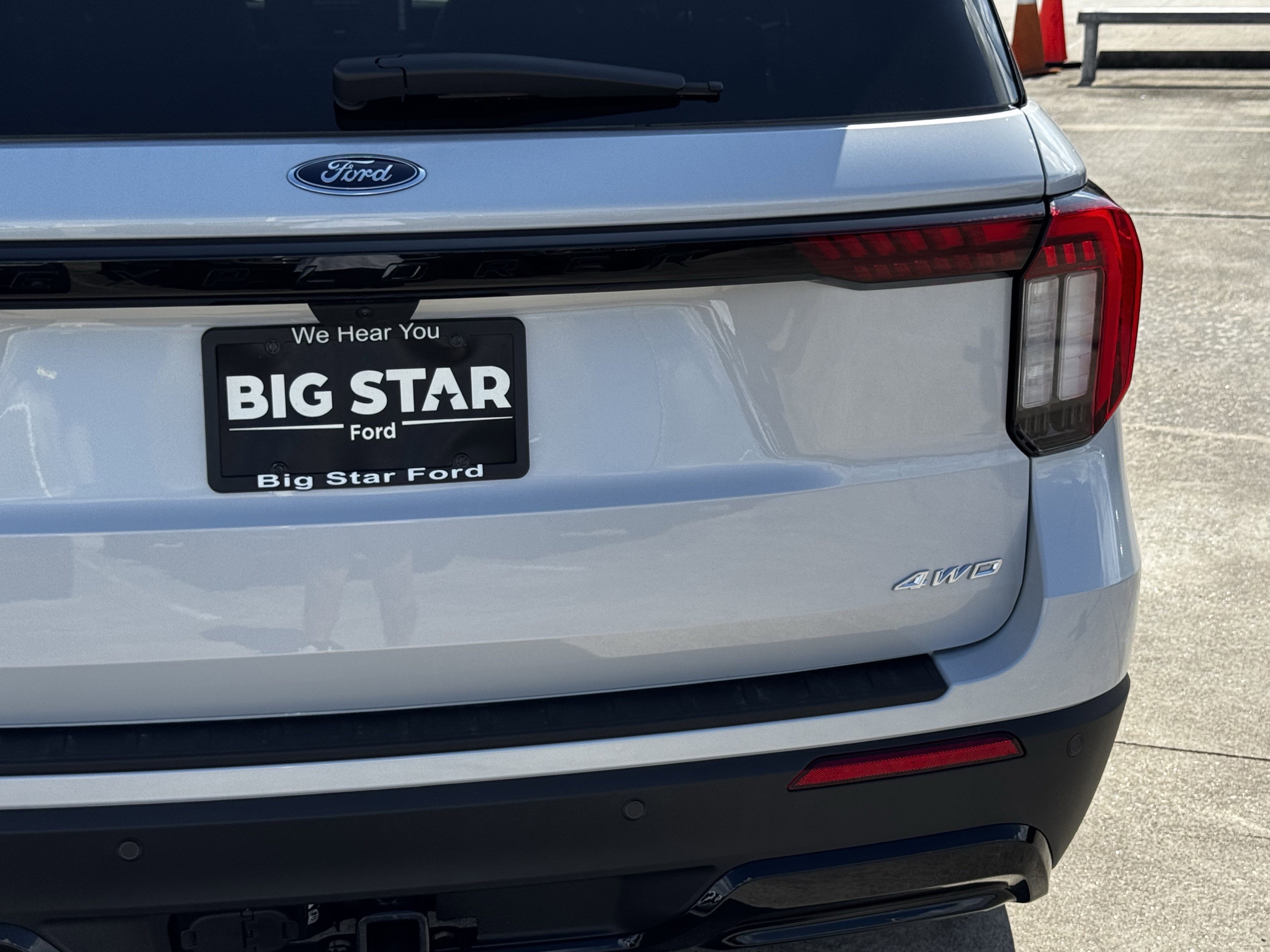 New 2026 Space White Metallic Ford ST-Line image 9