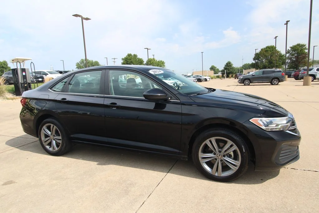 Used 2024  Volkswagen 1.5T SE image 3