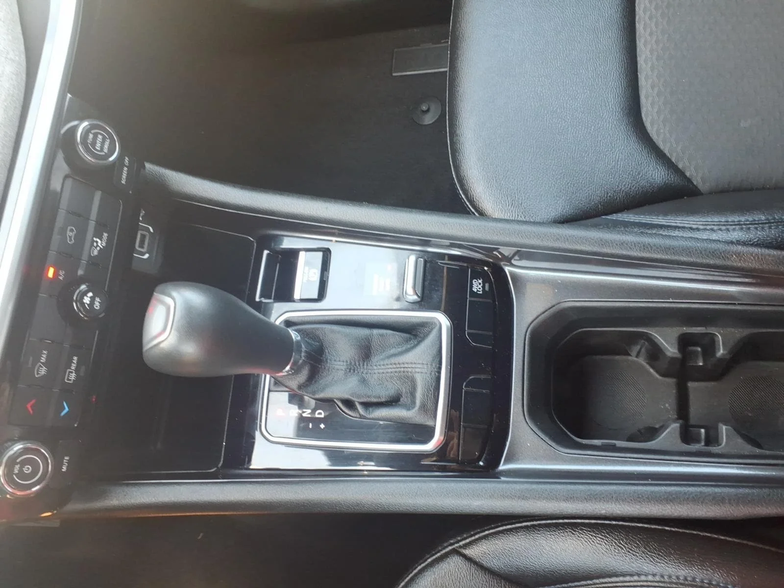 Used 2024 Blue Pearl Jeep Latitude image 21
