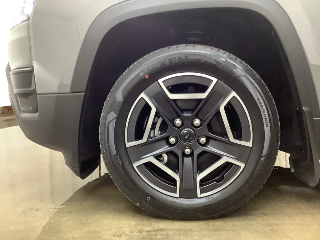 New 2026 Sting-Gray Clear-Coat Exterior Paint Jeep  image 23