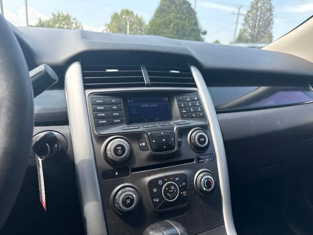 Used 2014 Silver Ford SE image 11