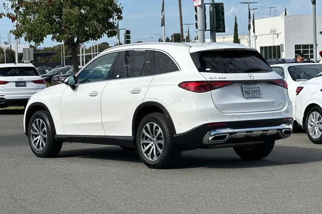 Used 2024  Mercedes-Benz GLC 300 image 6